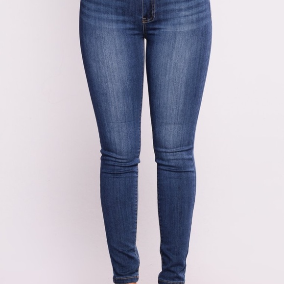 Fashion Nova Ezra Jeans size 3 (very stretchy) - Picture 3 of 4